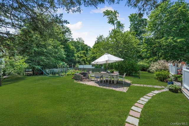 4 Cooks Lane, Westhampton, NY 11977