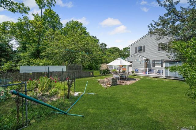 4 Cooks Lane, Westhampton, NY 11977