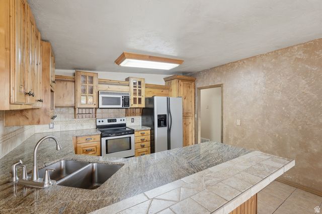 1531 W OLIVE ST, Taylorsville, UT 84123