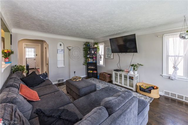 3303 Liggett Drive, Parma, OH 44134