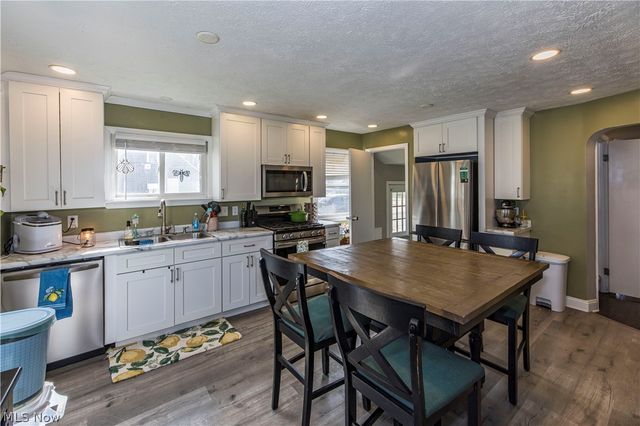 3303 Liggett Drive, Parma, OH 44134