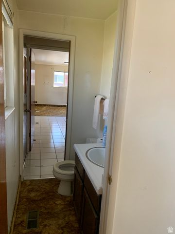 5135 S 1000 E, Murray, UT 84117