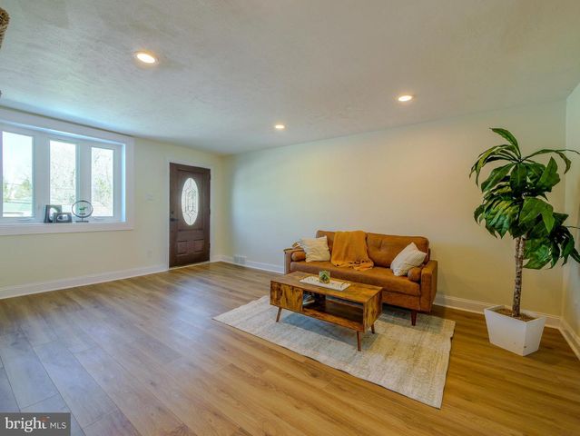 520 RIVELY AVE, Glenolden, PA 19036