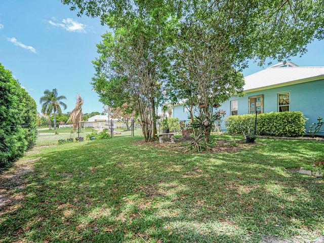 1155 SW 18th St Street SW, Vero Beach, FL 32962