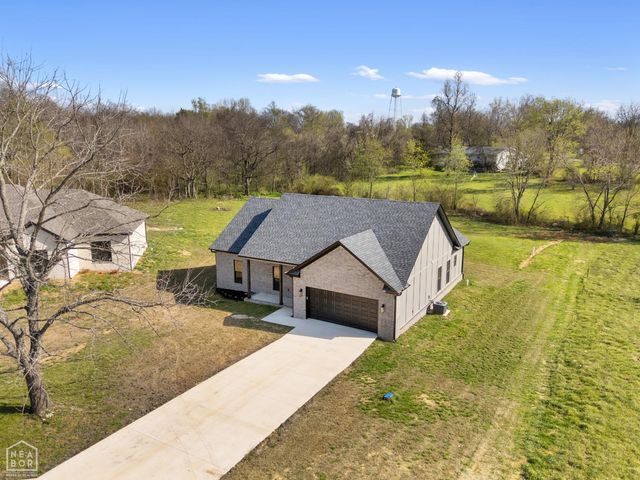 28 Sisney Drive, Ash Flat, AR 72513