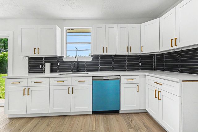 3009 Rust Avenue, Texas City, TX 77590