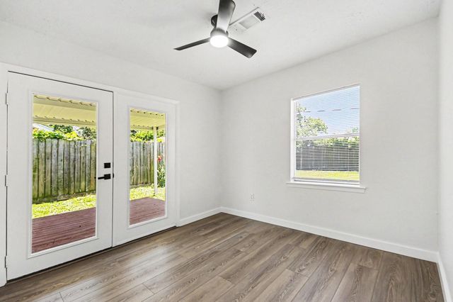 3009 Rust Avenue, Texas City, TX 77590