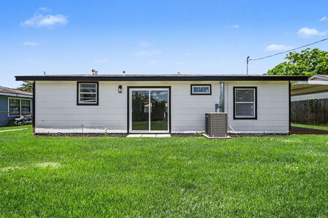 3009 Rust Avenue, Texas City, TX 77590