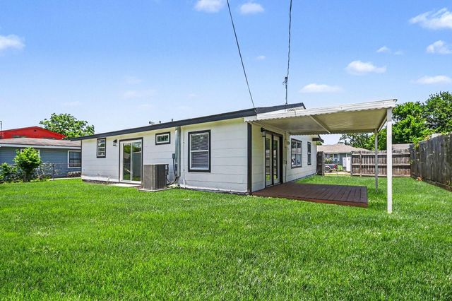 3009 Rust Avenue, Texas City, TX 77590