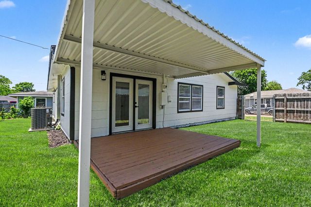 3009 Rust Avenue, Texas City, TX 77590