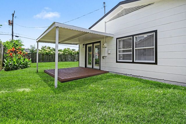 3009 Rust Avenue, Texas City, TX 77590