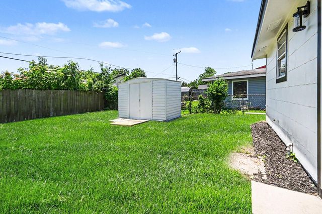 3009 Rust Avenue, Texas City, TX 77590