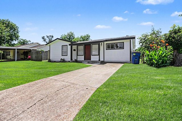 3009 Rust Avenue, Texas City, TX 77590