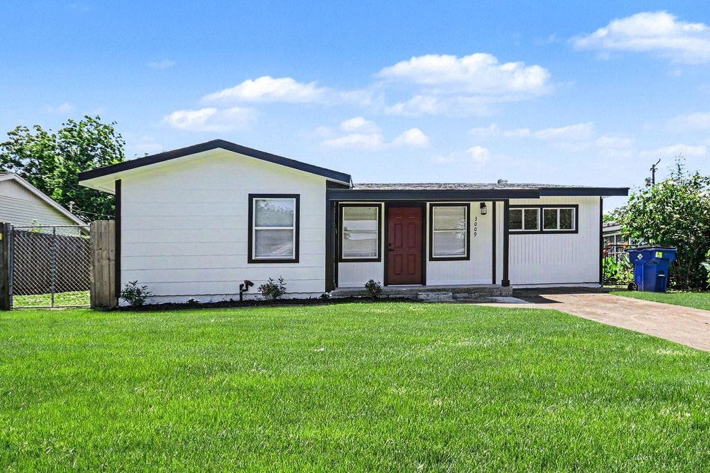 3009 Rust Avenue, Texas City, TX 77590