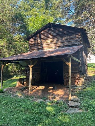 1008 Willard Drive, Yadkinville, NC 27055