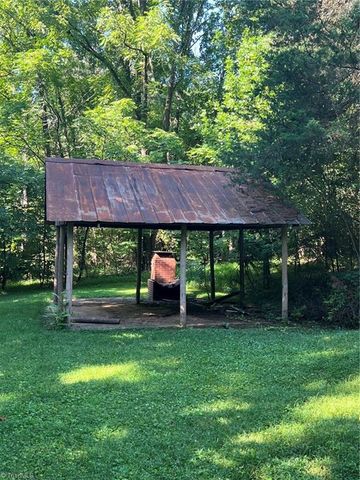 1008 Willard Drive, Yadkinville, NC 27055