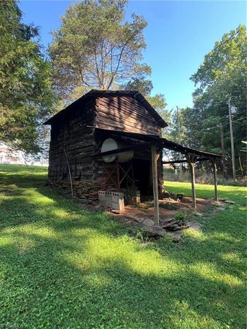 1008 Willard Drive, Yadkinville, NC 27055
