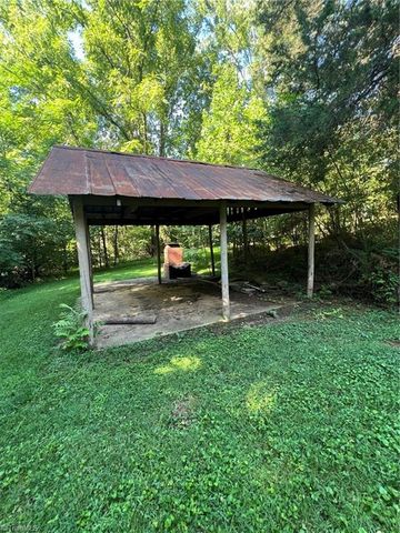 1008 Willard Drive, Yadkinville, NC 27055