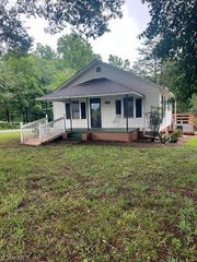 1008 Willard Drive, Yadkinville, NC 27055