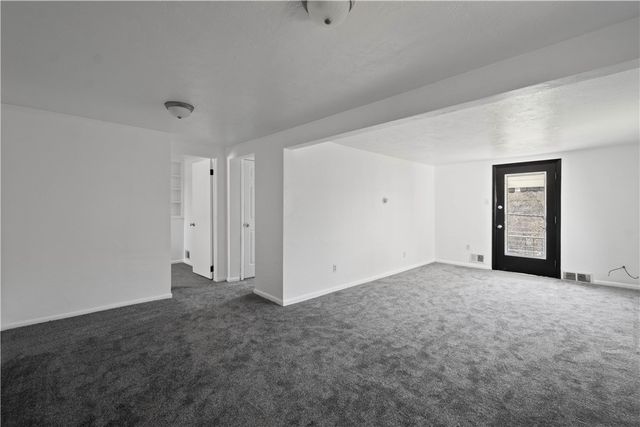 912 Hillsboro St, Sheraden, PA 15204