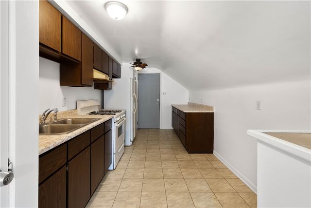 912 Hillsboro St, Sheraden, PA 15204