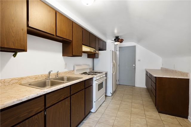 912 Hillsboro St, Sheraden, PA 15204