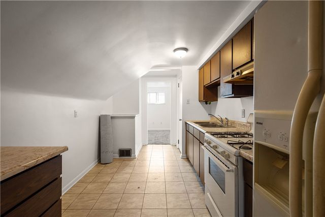 912 Hillsboro St, Sheraden, PA 15204