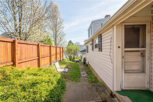 912 Hillsboro St, Sheraden, PA 15204
