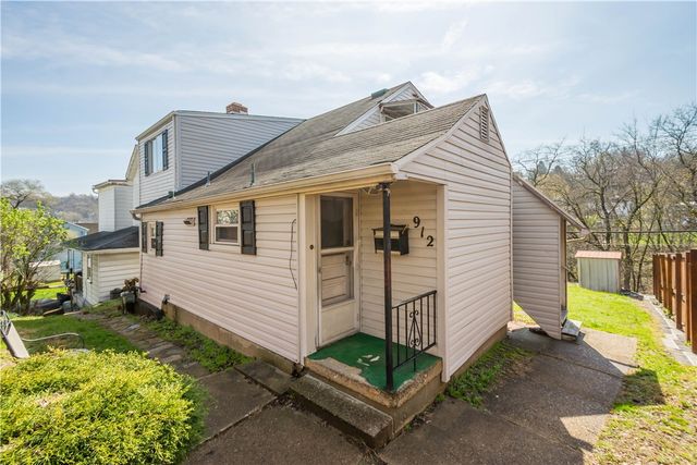 912 Hillsboro St, Sheraden, PA 15204
