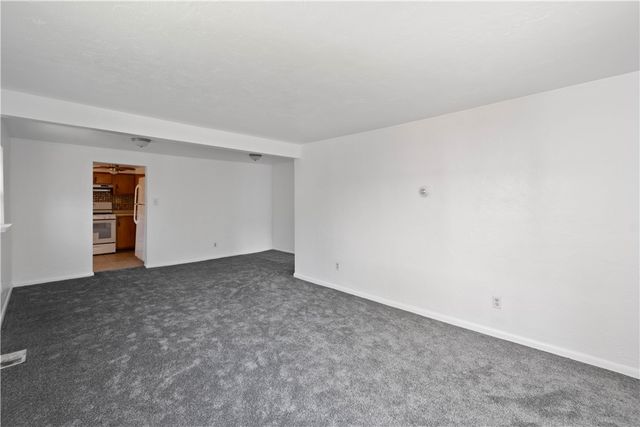 912 Hillsboro St, Sheraden, PA 15204