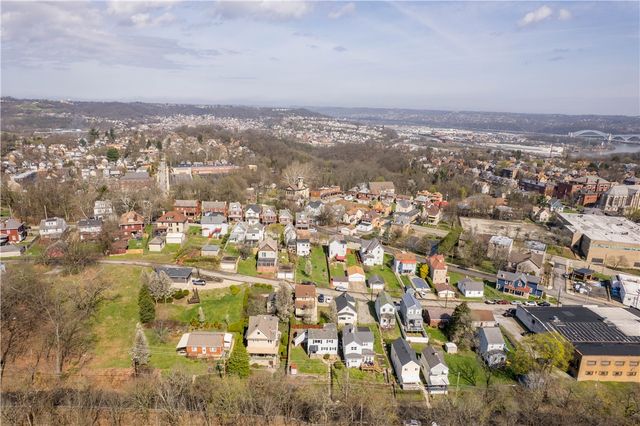 912 Hillsboro St, Sheraden, PA 15204