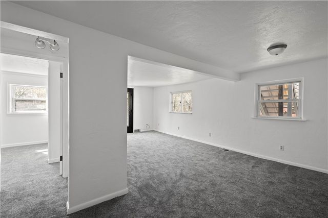 912 Hillsboro St, Sheraden, PA 15204