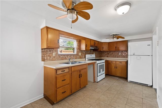 912 Hillsboro St, Sheraden, PA 15204