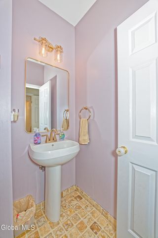 8 Jordan Lane, Glenville, NY 12302