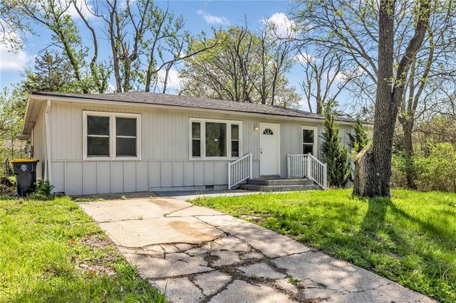 9815 James A Reed Road, Kansas City, MO 64134