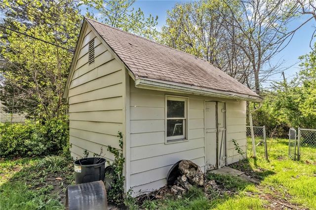 9815 James A Reed Road, Kansas City, MO 64134