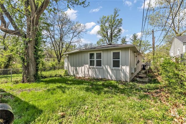 9815 James A Reed Road, Kansas City, MO 64134