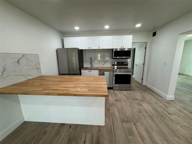 2200 NE 173rd Street 2, North Miami Beach, FL 33160