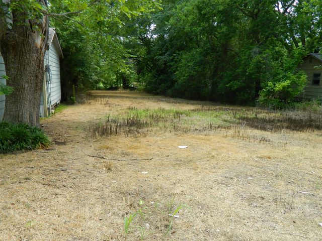717 S 4th Street, Bonham, TX 75418