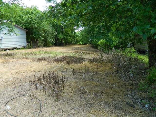 717 S 4th Street, Bonham, TX 75418