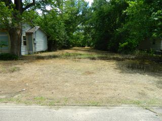 717 S 4th Street, Bonham, TX 75418