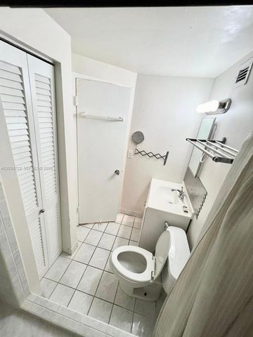 905 Brickell Bay Drive 1422, Miami, FL 33131