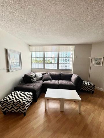 905 Brickell Bay Drive 1422, Miami, FL 33131
