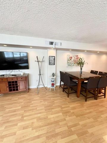 905 Brickell Bay Drive 1422, Miami, FL 33131