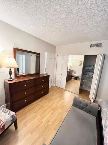 905 Brickell Bay Drive 1422, Miami, FL 33131