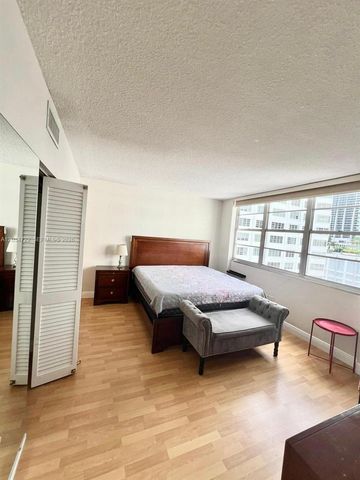 905 Brickell Bay Drive 1422, Miami, FL 33131