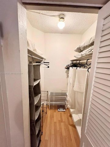 905 Brickell Bay Drive 1422, Miami, FL 33131