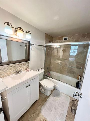905 Brickell Bay Drive 1422, Miami, FL 33131