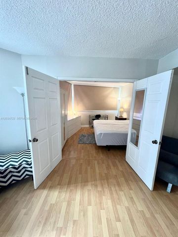 905 Brickell Bay Drive 1422, Miami, FL 33131