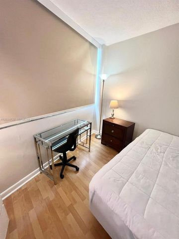 905 Brickell Bay Drive 1422, Miami, FL 33131